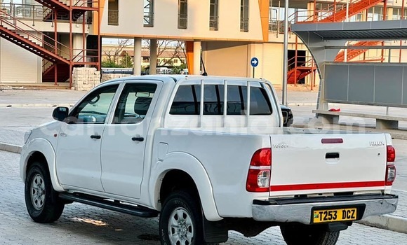 Nunua Ilio tumika Toyota Hilux Nyeupe Gari ndani ya Bagamoyo nchini Pwani Nunua Ilio tumika Toyota Hilux Nyeupe Gari ndani ya Bagamoyo nchini Pwani