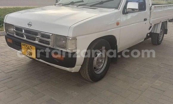 Buy Used Nissan Pickup White Car in Bahi in Dodoma