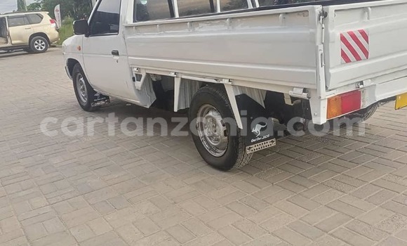 Nunua Ilio tumika Nissan Pickup Nyeupe Gari ndani ya Bahi nchini Dodoma Nunua Ilio tumika Nissan Pickup Nyeupe Gari ndani ya Bahi nchini Dodoma