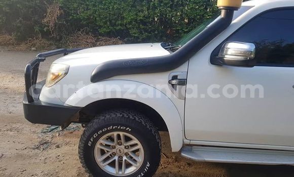 Buy Used Ford Everest White Car in Dar es Salaam in Dar es Salaam Buy Used Ford Everest White Car in Dar es Salaam in Dar es Salaam