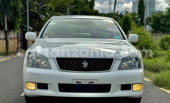 Buy Used Toyota Crown White Car in Bagamoyo in Pwani