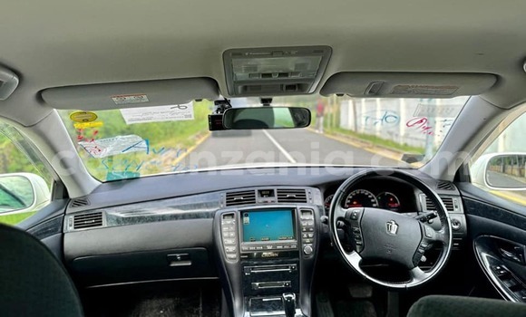 Buy Used Toyota Crown White Car in Bagamoyo in Pwani Buy Used Toyota Crown White Car in Bagamoyo in Pwani