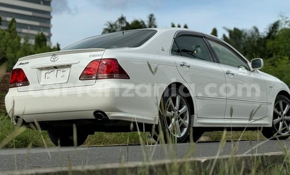 Buy Used Toyota Crown White Car in Bagamoyo in Pwani Buy Used Toyota Crown White Car in Bagamoyo in Pwani