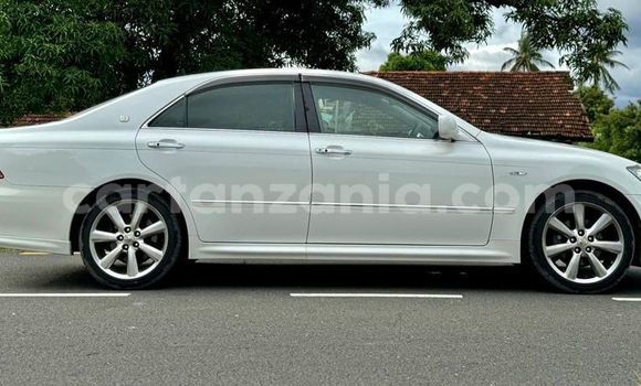 Buy Used Toyota Crown White Car in Bagamoyo in Pwani Buy Used Toyota Crown White Car in Bagamoyo in Pwani