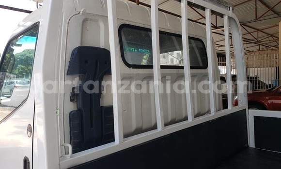 Nunua Ilio tumika Mitsubishi Rossa Nyeupe Lori ndani ya Bariadi nchini Simiyu Nunua Ilio tumika Mitsubishi Rossa Nyeupe Lori ndani ya Bariadi nchini Simiyu