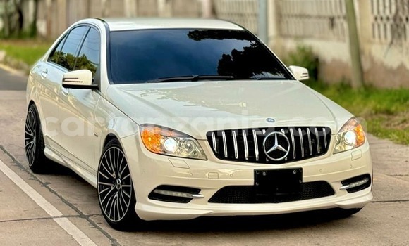 Nunua Ilio tumika Mercedes‒Benz C-klasse Nyeupe Gari ndani ya Bahi nchini Dodoma