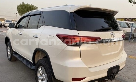 Buy Used Toyota Fortuner White Car in Njombe in Njombe Buy Used Toyota Fortuner White Car in Njombe in Njombe