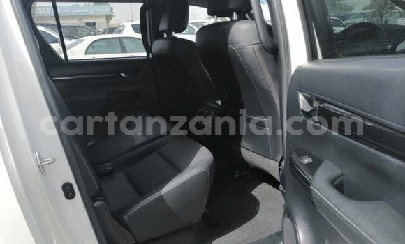 Buy Used Toyota Hilux White Car in Dar es Salaam in Dar es Salaam Buy Used Toyota Hilux White Car in Dar es Salaam in Dar es Salaam