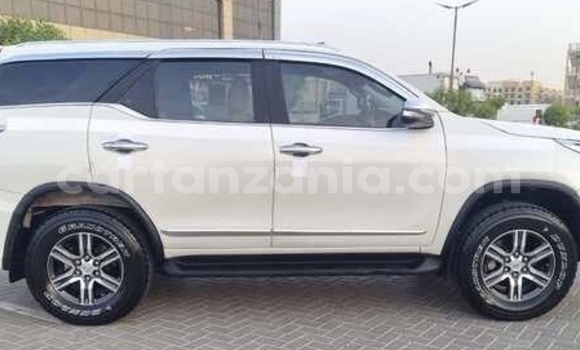 Buy Used Toyota Fortuner White Car in Kigoma in Kigoma Buy Used Toyota Fortuner White Car in Kigoma in Kigoma