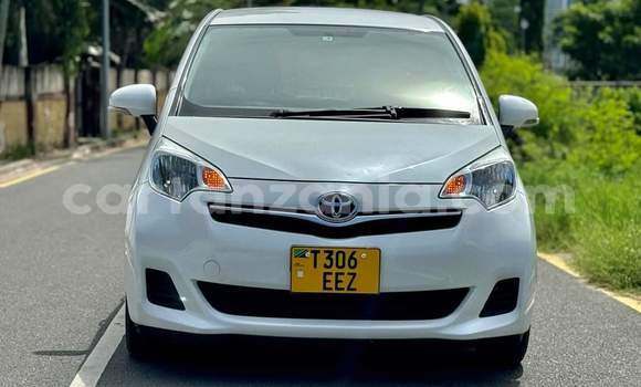 Nunua Ilio tumika Toyota Ractis Nyeupe Gari ndani ya Dar es Salaam nchini Dar es Salaam