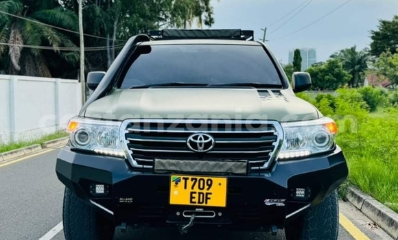 Buy Used Toyota Land Cruiser Green Car in Dar es Salaam in Dar es Salaam