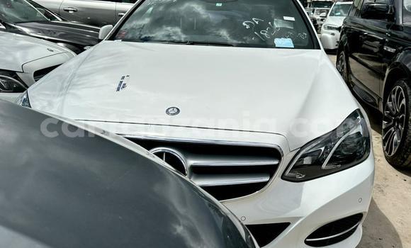 Buy Used Mercedes-Benz E-Classe White Car in Dar es Salaam in Dar es Salaam
