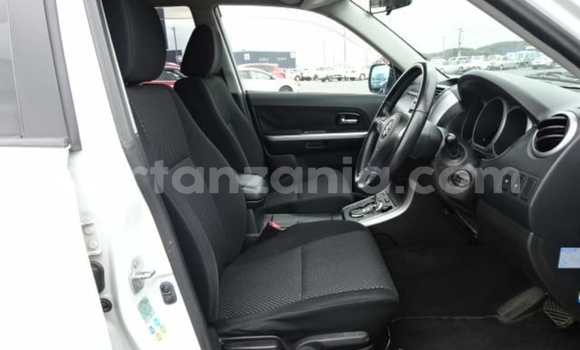 Nunua Imported Suzuki Escudo Nyeupe Gari ndani ya Dar es Salaam nchini Dar es Salaam Nunua Imported Suzuki Escudo Nyeupe Gari ndani ya Dar es Salaam nchini Dar es Salaam