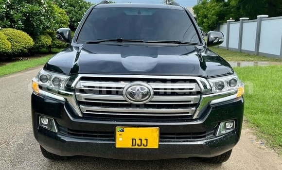Nunua Ilio tumika Toyota Land Cruiser Nyeusi Gari ndani ya Dar es Salaam nchini Dar es Salaam