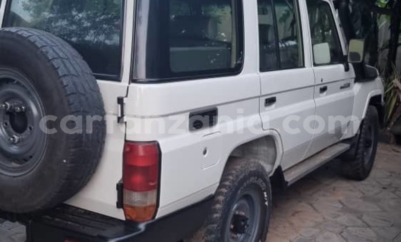 Nunua Ilio tumika Toyota Land Cruiser Nyeupe Gari ndani ya Dar es Salaam nchini Dar es Salaam Nunua Ilio tumika Toyota Land Cruiser Nyeupe Gari ndani ya Dar es Salaam nchini Dar es Salaam