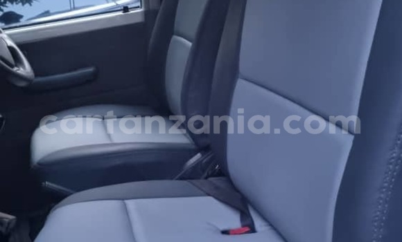 Nunua Ilio tumika Toyota Land Cruiser Nyeupe Gari ndani ya Dar es Salaam nchini Dar es Salaam Nunua Ilio tumika Toyota Land Cruiser Nyeupe Gari ndani ya Dar es Salaam nchini Dar es Salaam