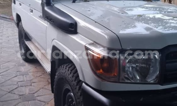 Nunua Ilio tumika Toyota Land Cruiser Nyeupe Gari ndani ya Dar es Salaam nchini Dar es Salaam Nunua Ilio tumika Toyota Land Cruiser Nyeupe Gari ndani ya Dar es Salaam nchini Dar es Salaam