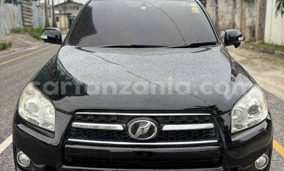 Nunua Ilio tumika Toyota RAV4 Nyeusi Gari ndani ya Dar es Salaam nchini Dar es Salaam