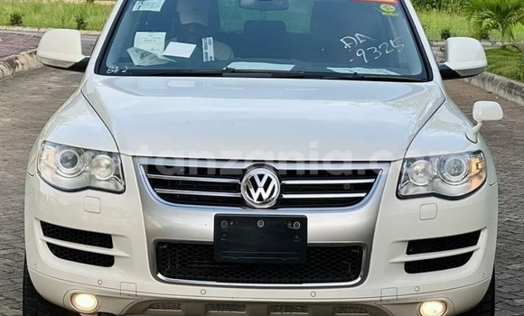 Buy Import Volkswagen Touareg White Car in Dar es Salaam in Dar es Salaam