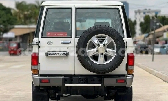 Buy Used Toyota Land Cruiser Silver Car in Dodoma in Dodoma Buy Used Toyota Land Cruiser Silver Car in Dodoma in Dodoma
