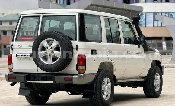 Buy Used Toyota Land Cruiser Silver Car in Dodoma in Dodoma Buy Used Toyota Land Cruiser Silver Car in Dodoma in Dodoma