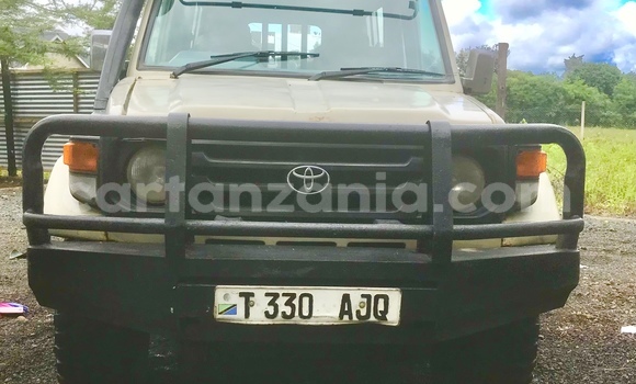 Buy Used Toyota Land Cruiser Beige Car in Arusha in Arusha Buy Used Toyota Land Cruiser Beige Car in Arusha in Arusha