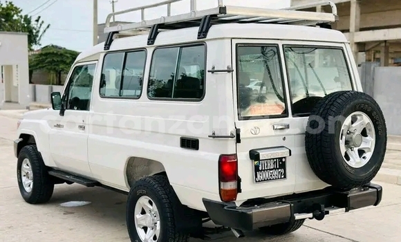 Buy Used Toyota Land Cruiser White Car in Dodoma in Dodoma Buy Used Toyota Land Cruiser White Car in Dodoma in Dodoma