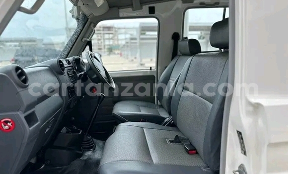 Buy Used Toyota Land Cruiser Prado White Car in Dodoma in Dodoma Buy Used Toyota Land Cruiser Prado White Car in Dodoma in Dodoma