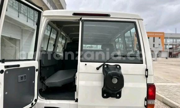 Buy Used Toyota Land Cruiser Prado White Car in Dodoma in Dodoma Buy Used Toyota Land Cruiser Prado White Car in Dodoma in Dodoma