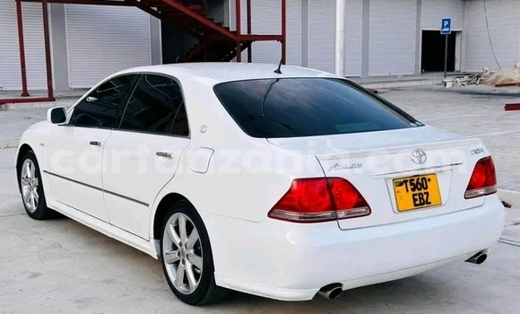Buy Used Toyota Crown White Car in Dodoma in Dodoma