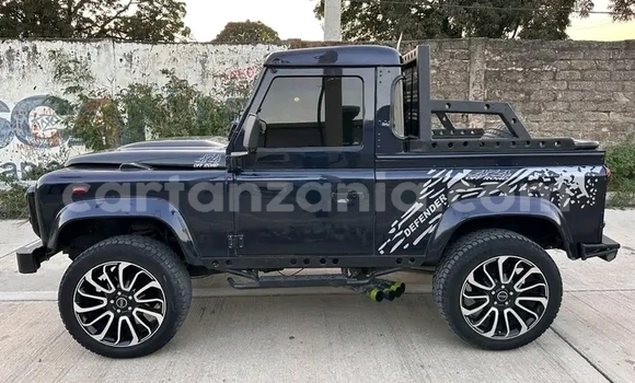 Nunua Ilio tumika Land Rover Defender Nyeusi Gari ndani ya Dodoma nchini Dodoma