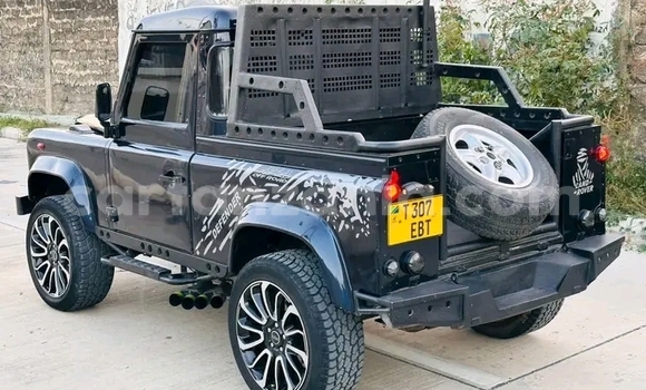 Buy Used Land Rover Defender Black Car in Dodoma in Dodoma Buy Used Land Rover Defender Black Car in Dodoma in Dodoma
