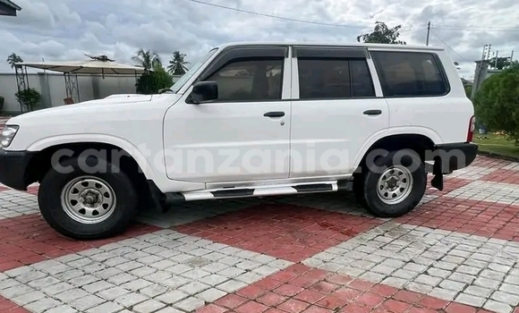 Nunua Ilio tumika Nissan Patrol Nyeupe Gari ndani ya Dodoma nchini Dodoma