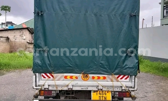 Nunua Ilio tumika Toyota Pickup Nyeupe Gari ndani ya Dodoma nchini Dodoma Nunua Ilio tumika Toyota Pickup Nyeupe Gari ndani ya Dodoma nchini Dodoma