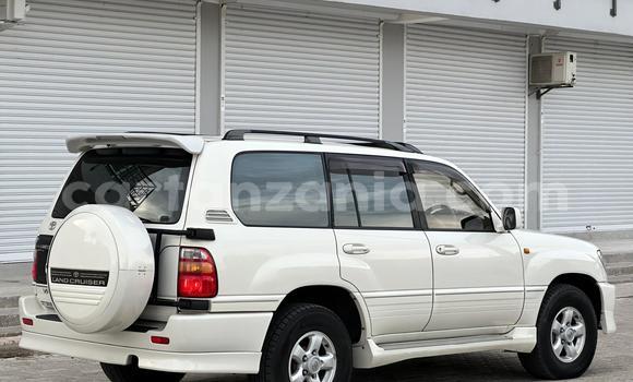 Nunua Imported Toyota Land Cruiser Nyeupe Gari ndani ya Dar es Salaam nchini Dar es Salaam Nunua Imported Toyota Land Cruiser Nyeupe Gari ndani ya Dar es Salaam nchini Dar es Salaam