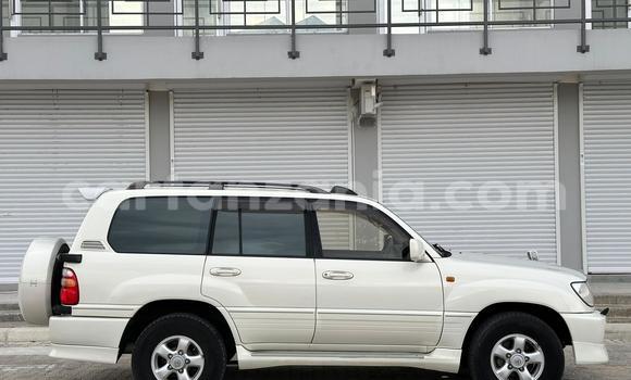 Nunua Imported Toyota Land Cruiser Nyeupe Gari ndani ya Dar es Salaam nchini Dar es Salaam Nunua Imported Toyota Land Cruiser Nyeupe Gari ndani ya Dar es Salaam nchini Dar es Salaam