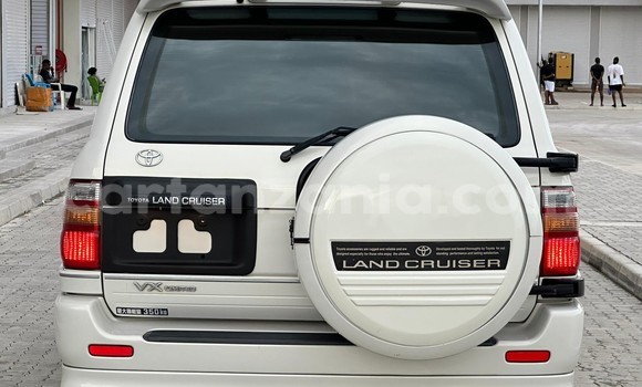 Nunua Imported Toyota Land Cruiser Nyeupe Gari ndani ya Dar es Salaam nchini Dar es Salaam Nunua Imported Toyota Land Cruiser Nyeupe Gari ndani ya Dar es Salaam nchini Dar es Salaam