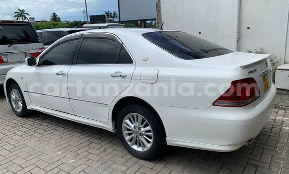Nunua Ilio tumika Toyota Crown Nyeupe Gari ndani ya Dar es Salaam nchini Dar es Salaam Nunua Ilio tumika Toyota Crown Nyeupe Gari ndani ya Dar es Salaam nchini Dar es Salaam