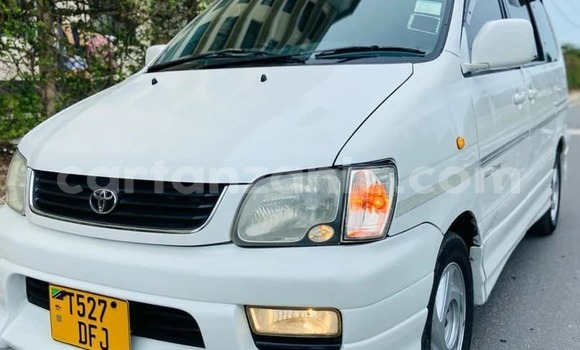 Nunua Ilio tumika Toyota Noah Nyingine Gari ndani ya Vijijini vya Babati nchini Manyara