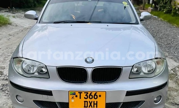 Nunua Ilio tumika BMW 1M Kijani Gari ndani ya Dar es Salaam nchini Dar es Salaam