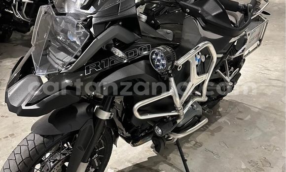 Nunua Ilio tumika BMW GS Nyeusi Bike ndani ya Vijijini vya Babati nchini Manyara Nunua Ilio tumika BMW GS Nyeusi Bike ndani ya Vijijini vya Babati nchini Manyara