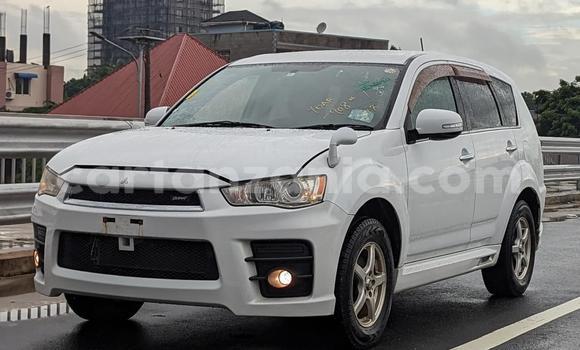 Buy Import Mitsubishi Outlander White Car in Dar es Salaam in Dar es Salaam