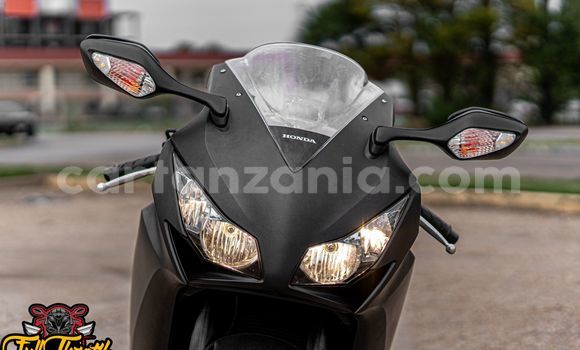 Nunua Ilio tumika Honda CBR Nyingine Bike ndani ya Biharamulo nchini Kagera Nunua Ilio tumika Honda CBR Nyingine Bike ndani ya Biharamulo nchini Kagera
