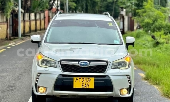 Nunua Ilio tumika Subaru Forester Nyeupe Gari ndani ya Dar es Salaam nchini Dar es Salaam