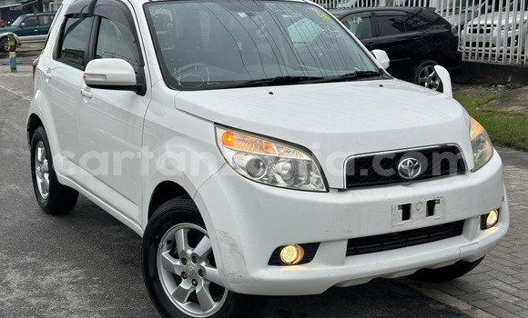 Nunua Mpya Toyota Rush Nyeupe Gari ndani ya Dar es Salaam nchini Dar es Salaam