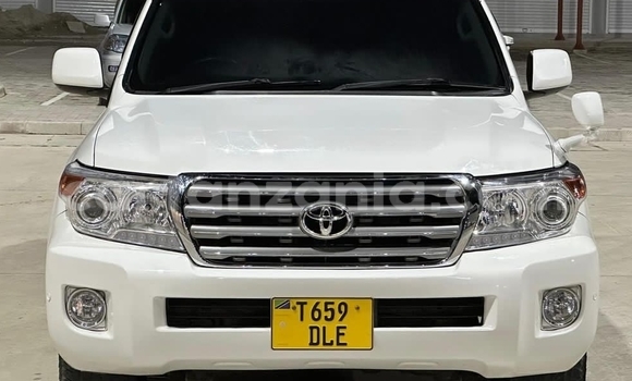 Buy used toyota land cruiser white car in dar es salaam in dar es ...