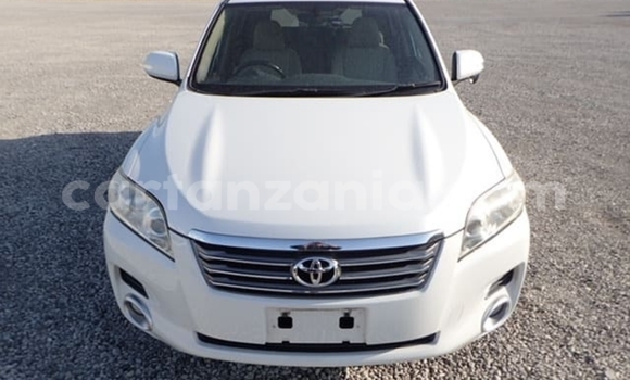 Nunua Imported Toyota Vanguard Nyeupe Gari ndani ya Dar es Salaam nchini Dar es Salaam