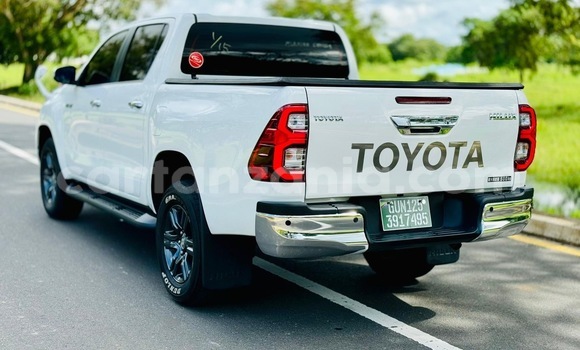 Nunua Imported Toyota Hilux Nyeupe Gari ndani ya Dar es Salaam nchini Dar es Salaam Nunua Imported Toyota Hilux Nyeupe Gari ndani ya Dar es Salaam nchini Dar es Salaam