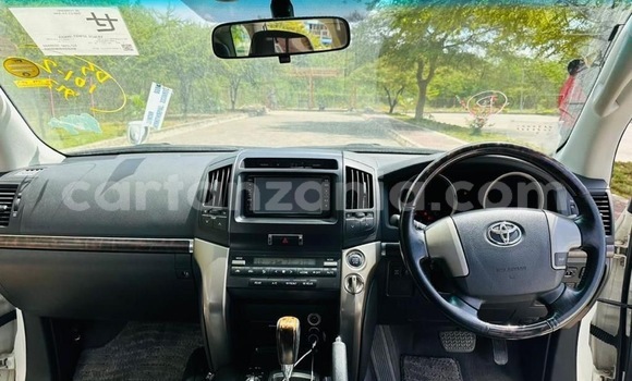 Buy Import Toyota Land Cruiser White Car in Dar es Salaam in Dar es Salaam Buy Import Toyota Land Cruiser White Car in Dar es Salaam in Dar es Salaam