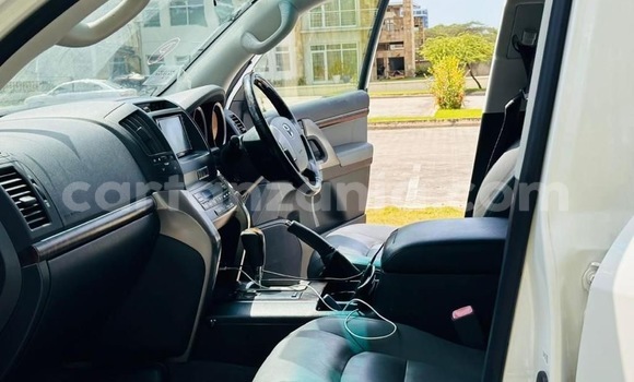 Buy Import Toyota Land Cruiser White Car in Dar es Salaam in Dar es Salaam Buy Import Toyota Land Cruiser White Car in Dar es Salaam in Dar es Salaam